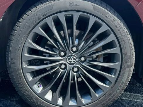 Used 2018 Toyota Avalon Touring FWD image 8