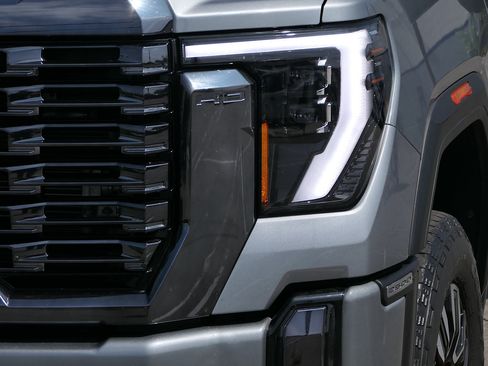 Used 2024 GMC Sierra 2500 Denali Ultimate AWD/4WD image 9