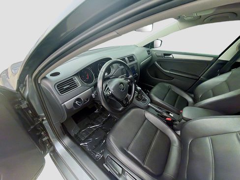 Used 2017 Volkswagen Jetta SE FWD image 9