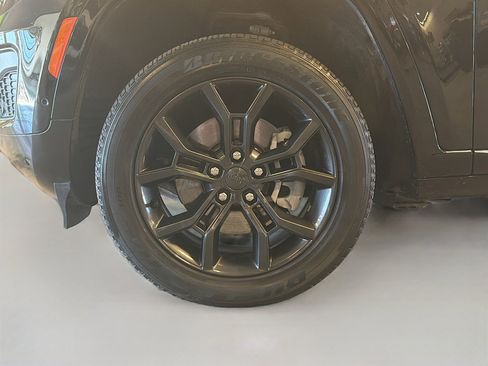 Used 2023 Jeep Grand Cherokee 30th Anniversary image 11