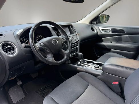 Used 2019 Nissan Pathfinder SV AWD/4WD image 14