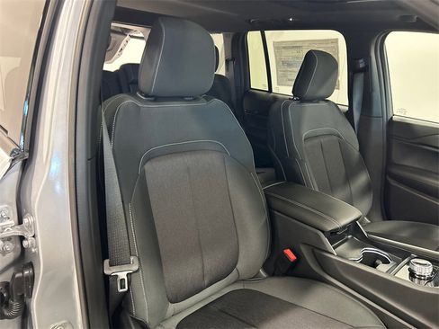 New 2025 Jeep Grand Cherokee 4WD image 34