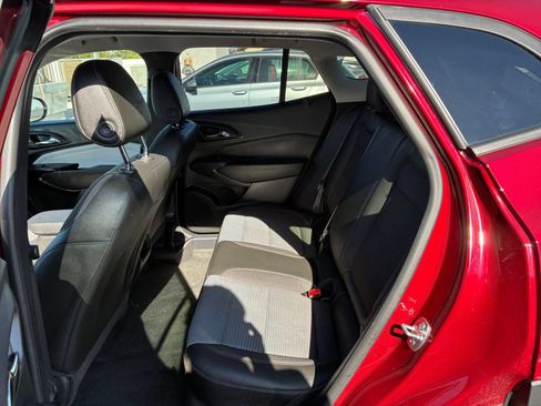 Used 2025 Chevrolet Trax LT w/ LT Convenience Package FWD image 24