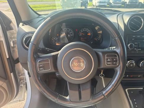 Used 2015 Jeep Patriot High Altitude FWD image 12