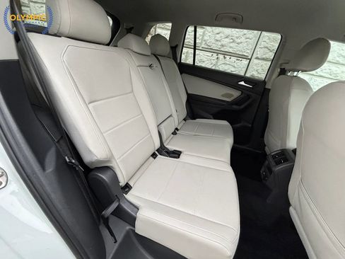 Used 2021 Volkswagen Tiguan SE image 38