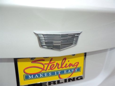 Used 2021 Cadillac XT4 Premium Luxury w/ LPO, Onyx Sport Package image 9