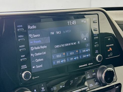 Used 2022 Toyota Highlander XLE AWD/4WD image 14