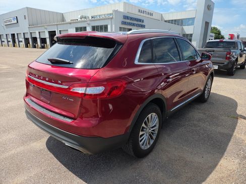 Used 2017 Lincoln MKX Select w/ Select Plus Package AWD/4WD image 5