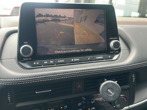 Used 2021 Nissan Rogue S FWD image 16