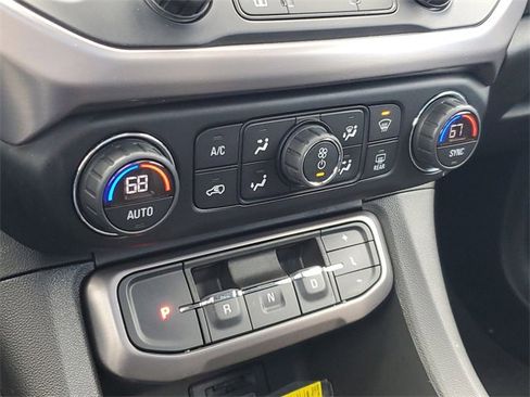 Used 2022 GMC Acadia AT4 w/ Technology Package image 19