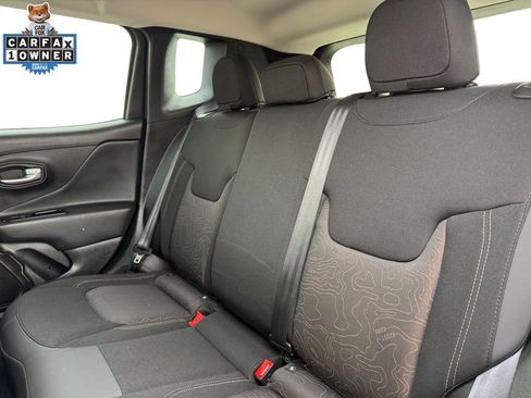 Certified 2023 Jeep Renegade Latitude image 14