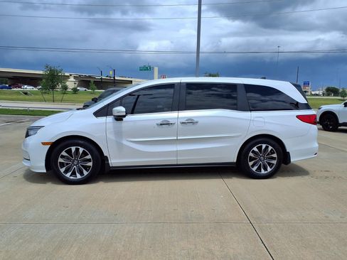 Used 2023 Honda Odyssey EX-L image 3