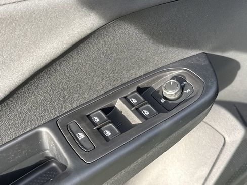 New 2026 Volkswagen Taos SE image 24