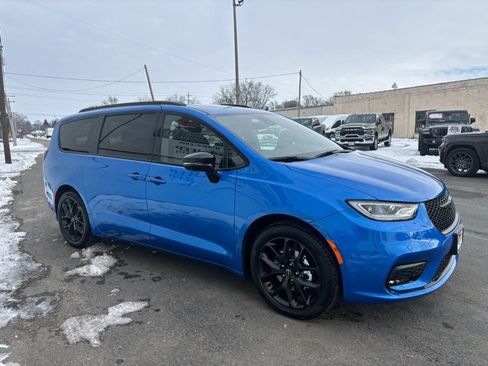 New 2026 Chrysler Pacifica Select w/ S Appearance Package image 9