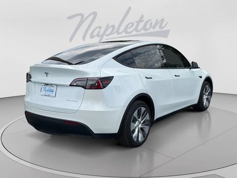 Used 2024 Tesla Model Y Long Range AWD/4WD image 6