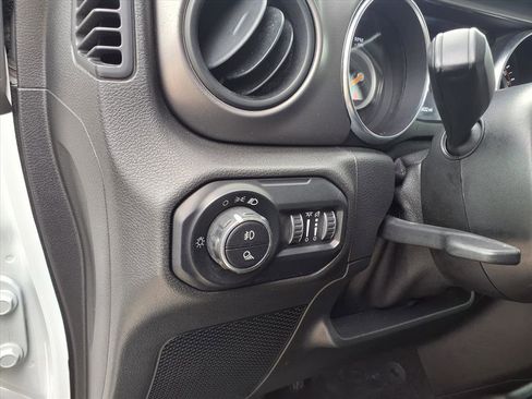 Used 2021 Jeep Gladiator Sport image 19