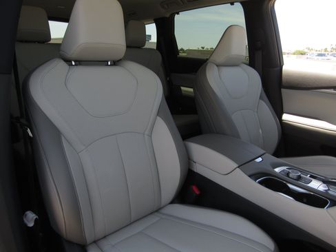 Used 2026 INFINITI QX60 Luxe w/ Family Package AWD/4WD image 11