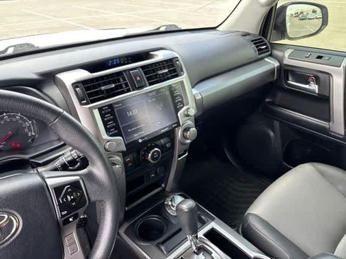Used 2022 Toyota 4Runner SR5 Premium w/ Moonroof Package AWD/4WD image 19