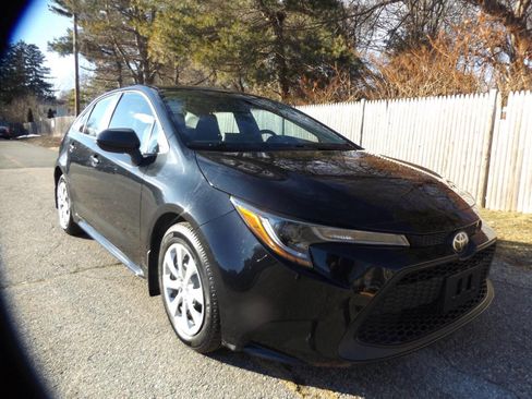 Used 2021 Toyota Corolla LE FWD image 3