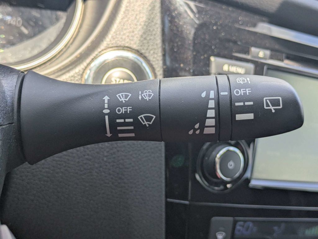 Used 2020 Nissan Rogue Sport SV FWD image 28