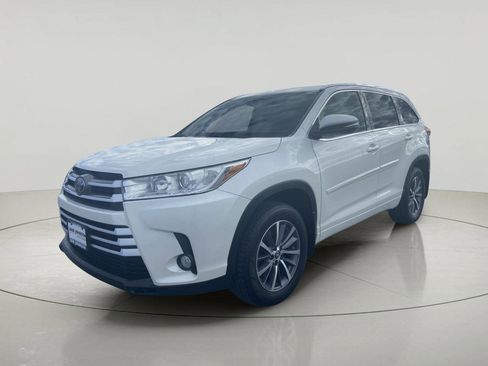 Used 2018 Toyota Highlander XLE AWD/4WD image 7