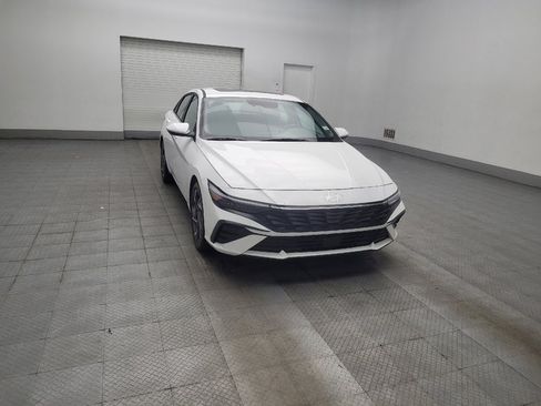 Used 2025 Hyundai Elantra SEL FWD image 13