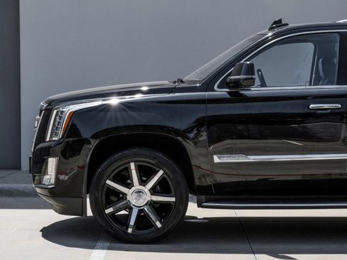 Used 2016 Cadillac Escalade ESV Luxury RWD image 16