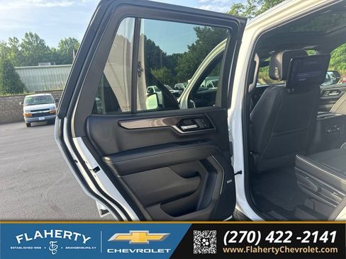 Used 2025 GMC Yukon Elevation w/ Elevation Premium Package AWD/4WD image 11