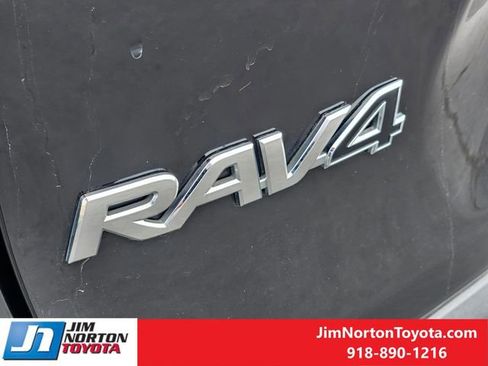Used 2025 Toyota RAV4 XLE image 12