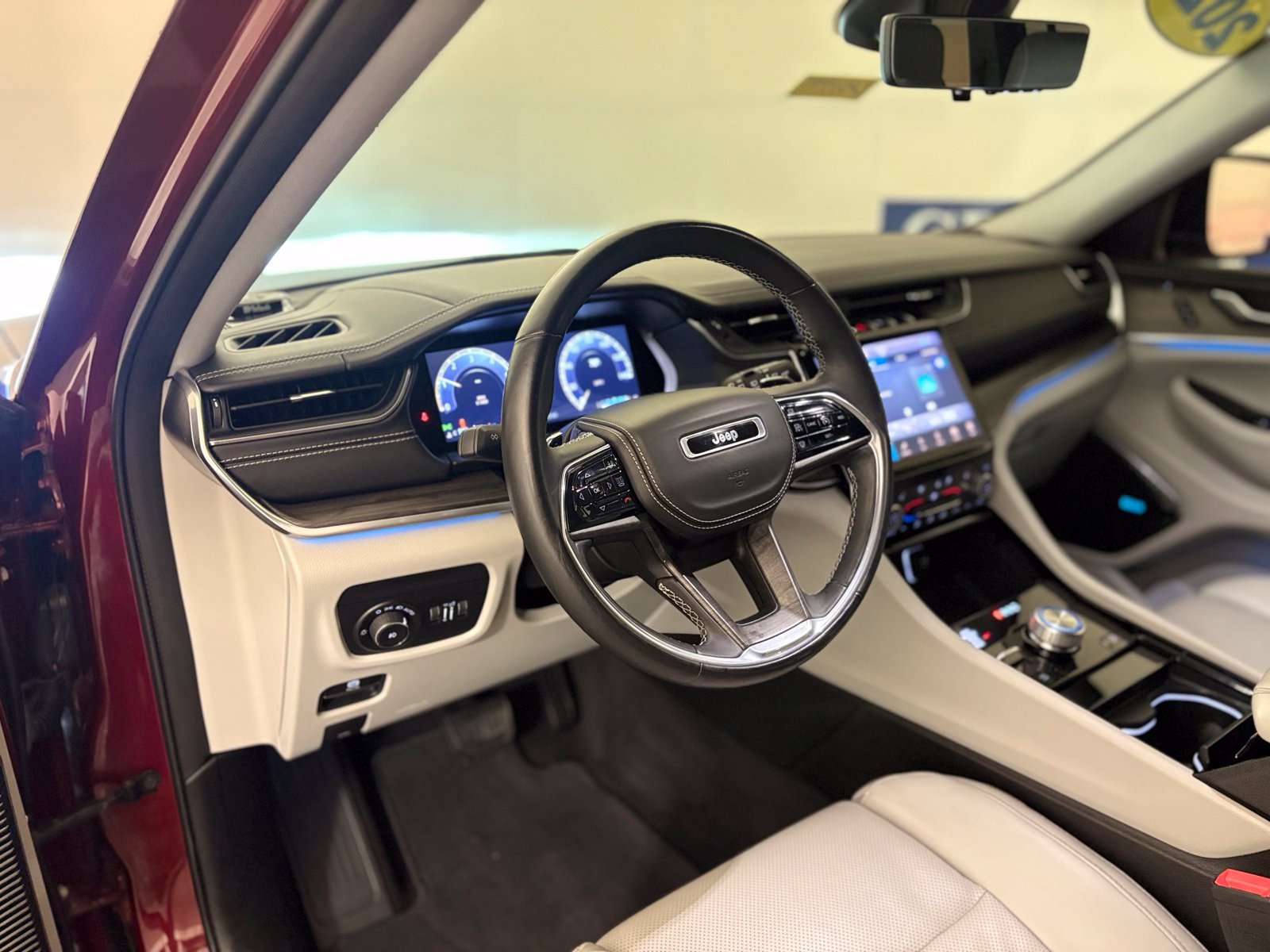 Used 2021 Jeep Grand Cherokee L Overland w/ Luxury Tech Group IV AWD/4WD image 8