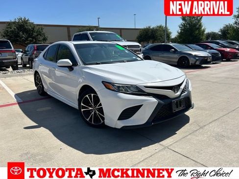 Used 2019 Toyota Camry SE FWD image 1