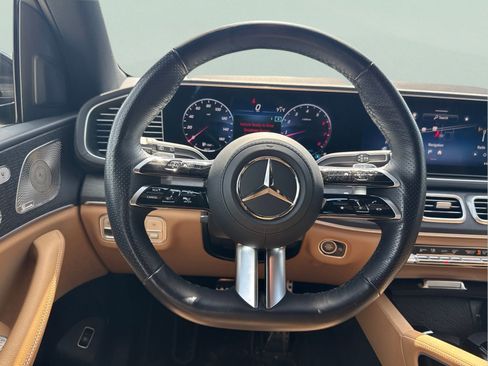 Used 2025 Mercedes-Benz GLS 450 4MATIC image 9