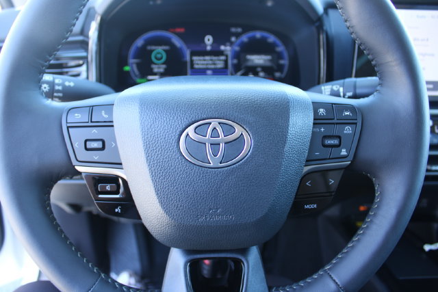 Used 2026 Toyota Camry XLE FWD image 19