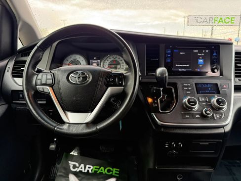 Used 2017 Toyota Sienna SE FWD image 33