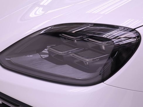 Used 2025 Porsche Cayenne S image 25