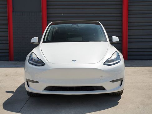Used 2023 Tesla Model Y Long Range image 2