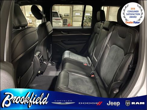 New 2026 Jeep Grand Cherokee Altitude AWD/4WD image 17