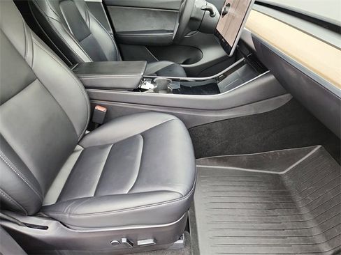 Used 2021 Tesla Model Y Long Range image 27