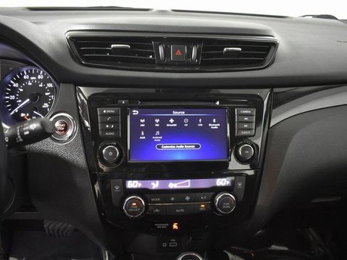 Certified 2021 Nissan Rogue Sport SV image 19