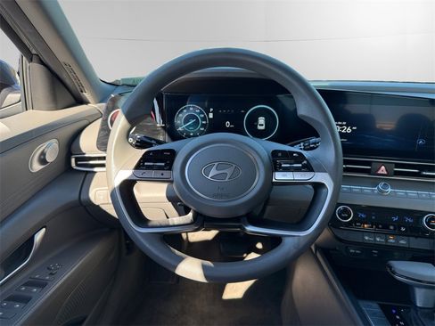 Used 2024 Hyundai Elantra SEL image 12