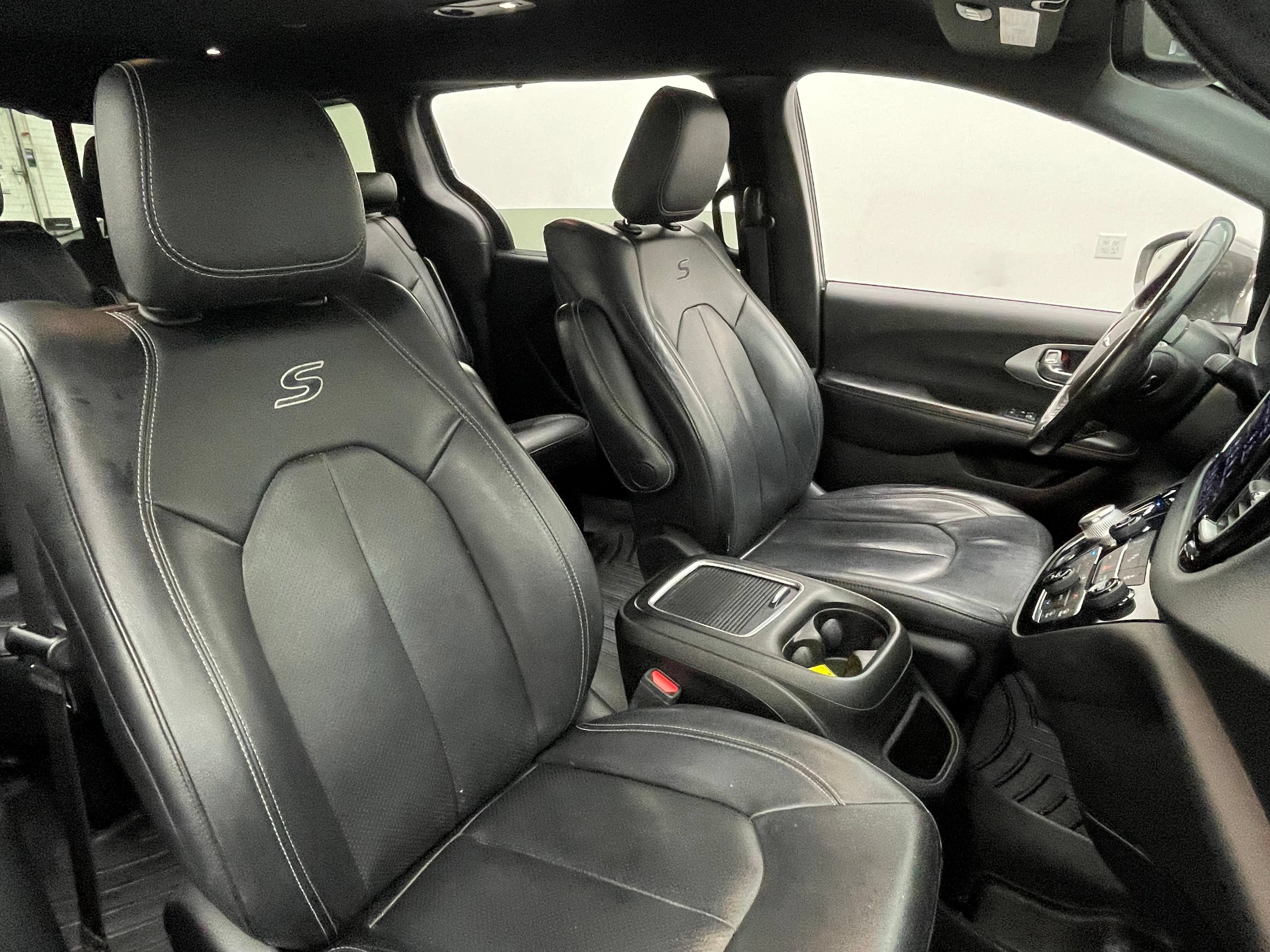 Used 2020 Chrysler Pacifica Touring-L Plus w/ S Appearance Package FWD image 35