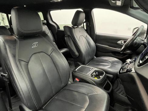 Used 2020 Chrysler Pacifica Touring-L Plus w/ S Appearance Package FWD image 35