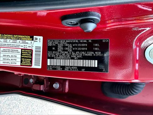 Certified 2024 Toyota Highlander XLE AWD/4WD image 9