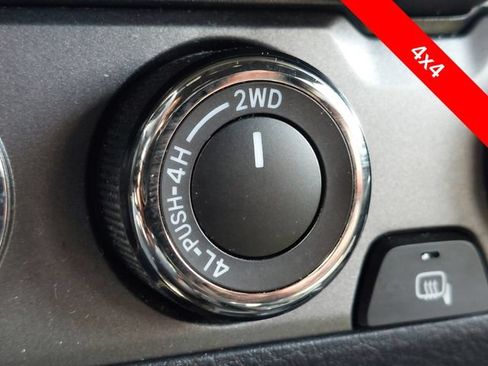 Used 2019 Toyota Tacoma TRD Off-Road w/ Technology Package AWD/4WD image 14