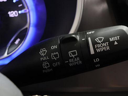 Used 2025 Chrysler Pacifica Select image 17