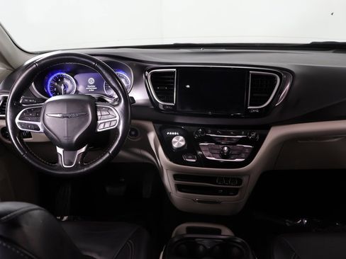 Used 2022 Chrysler Pacifica Touring-L image 31