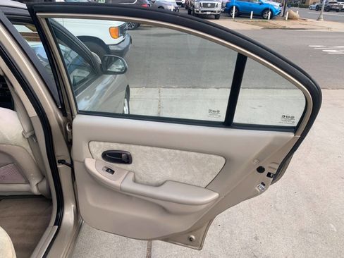 Used 2003 Hyundai Elantra GLS FWD image 11