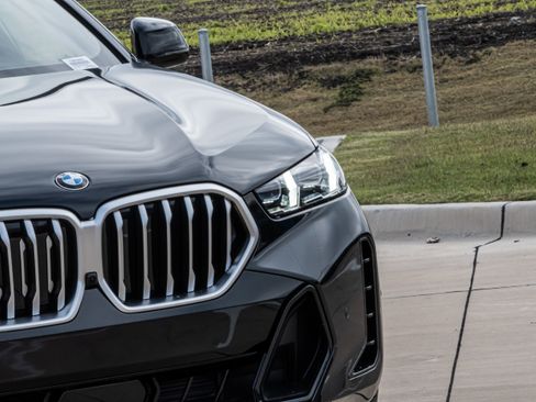 New 2026 BMW X6 xDrive40i w/ Premium Package image 7