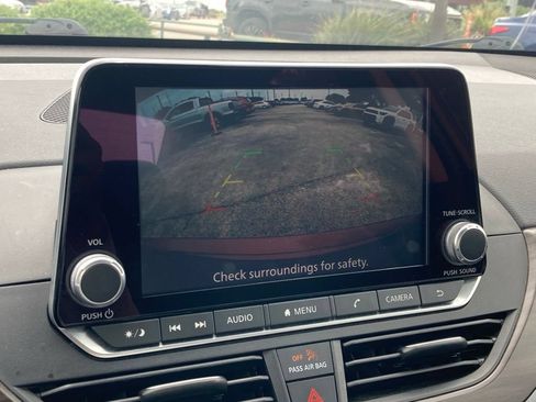 Used 2024 Nissan Altima 2.5 SV FWD image 23