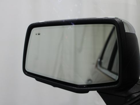 Used 2023 Chevrolet Silverado 1500 LTZ AWD/4WD image 10